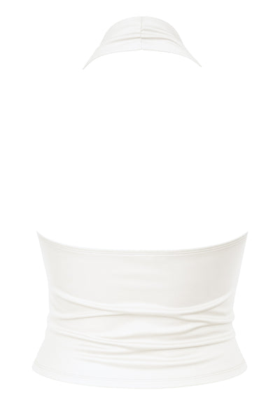 Top de cuello halter con escote fluido, fit ajustado, sin mangas y escote en espalda con plisados.