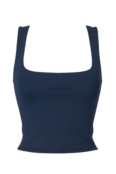 Top básico de fit ajustado, sin mangas y escote cuadrado.