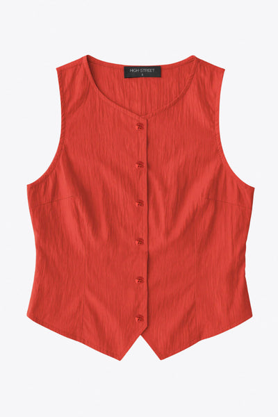 Top corto de fit recto, sin mangas, cuello redondo, bajo v frontal y cierre con hilera de botones.