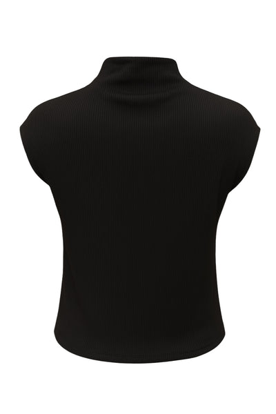 Top canalé de fit ajustado, cuello mock y manga corta seguidos.