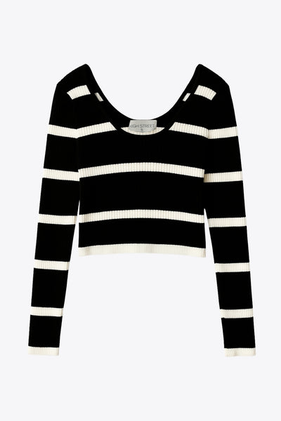 Top corto canalé de estampado de rayas, manga larga, fit ajustado y escote redondo.