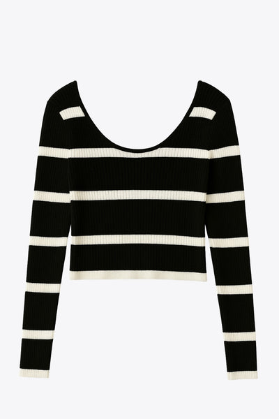 Top corto canalé de estampado de rayas, manga larga, fit ajustado y escote redondo.