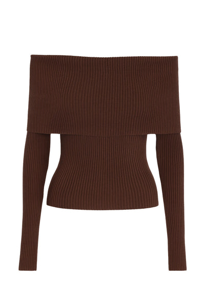 Top canalé de fit ajustado, manga larga, hombros descubiertos, escote recto con doblez en borde y cierre frontal con hilera de botones.