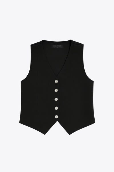 Chaleco de punto, fit recto, escote v y cierre frontal con hilera de botones en contraste. Detalle de bajo v frontal.