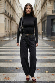 Top básico de fit ajustado, cuello alto y manga larga.