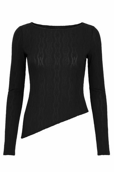 Top de encaje, fit ajustado, cuello barco, manga larga y bajo asimétrico.