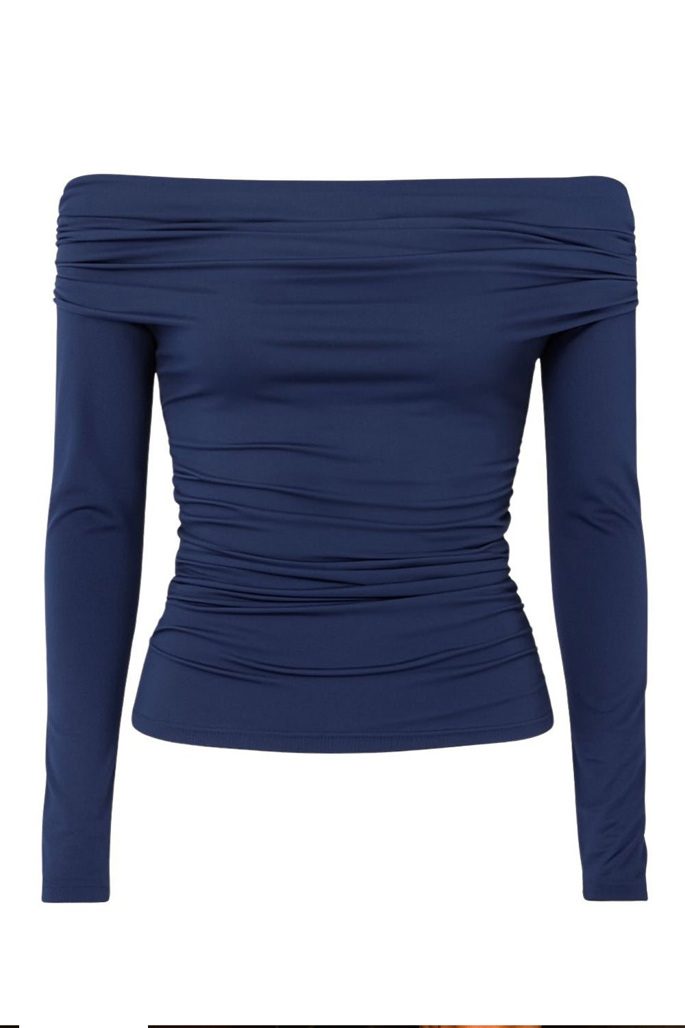 Top de fit ajustado, hombros descubiertos, escote recto y manga larga seguida con plisados laterales. Detalle de plisados en costados.