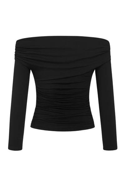 Top de fit ajustado, hombros descubiertos, escote recto y manga larga seguida con plisados laterales. Detalle de plisados en costados.