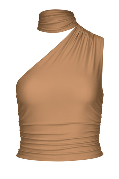 Top satinado asimétrico, de fit ajustado, detalles plisados laterales y en hombro, sin mangas, un hombro, escote diagonal y choker con plisados. Cierre posterior con botón y ojal.