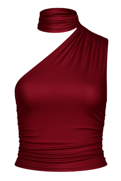 Top satinado asimétrico, de fit ajustado, detalles plisados laterales y en hombro, sin mangas, un hombro, escote diagonal y choker con plisados. Cierre posterior con botón y ojal.