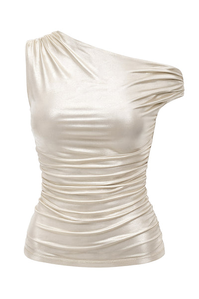 Top metálico asimétrico de fit ajustado, escote diagonal, una manga corta seguida con hombro descubierto, plisados en hombro y detalle de plisados en costados.