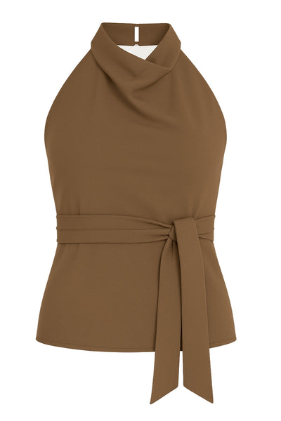 Top halter de cuello alto fluido, sin mangas, escote en espalda, fit ajustado, cierre posterior con lazo amarrable, botón y ojal.