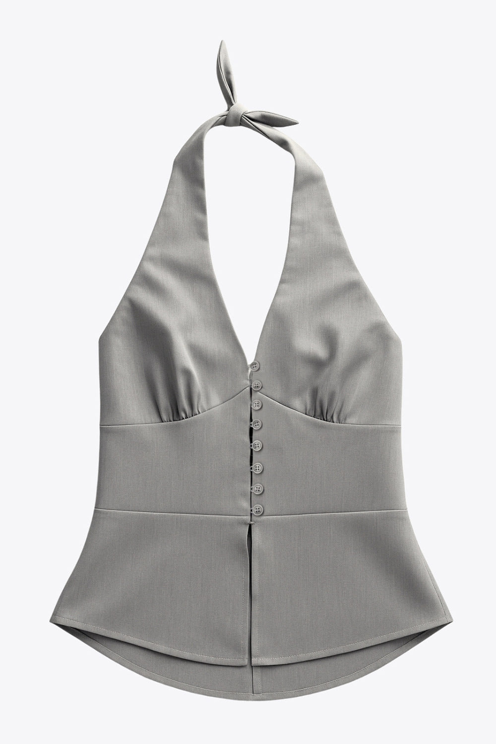 Top corto de cuello halter con nudo amarrable posterior, escote v con cortes y plisados decorativos frontales, fit ajustado, escote en espalda con fruncido posterior, cierre frontal con hilera de botones y bajo curveado con abertura.