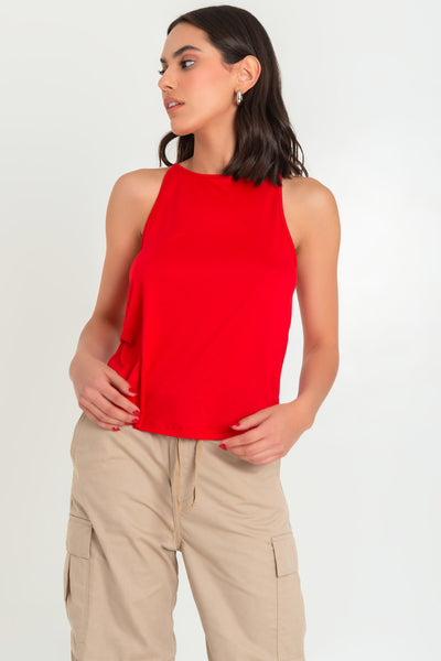 Top de cuello halter sin mangas, tirantes finos, bajo curveado y silueta ligeramente oversize.