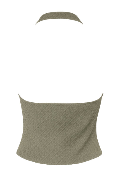 Top corto de cuello halter con escote v y cortes frontales, fit ajustado, escote en espalda y detalle de textura en tejido.