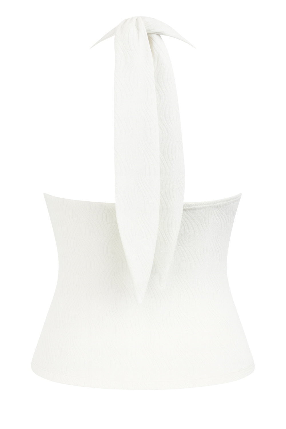 Top de fit ajustado, cuello halter con nudo amarrable posterior, escote corazón con cortes, plisados decorativos y cut out frontal. Detalle de textura en tejido.