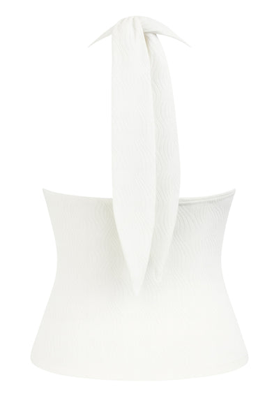 Top de fit ajustado, cuello halter con nudo amarrable posterior, escote corazón con cortes, plisados decorativos y cut out frontal. Detalle de textura en tejido.