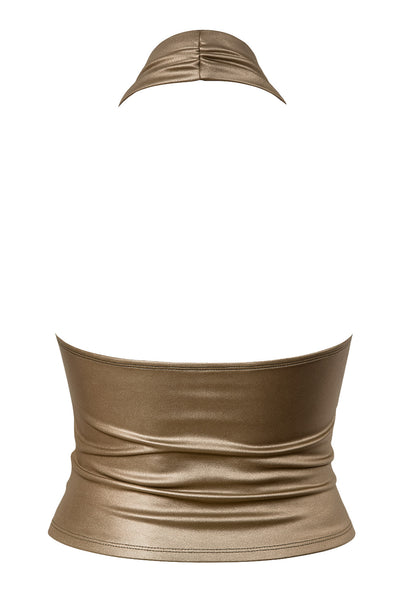 Top halter metálico de fit ajustado, escote fluido, sin mangas y detalles plisados posteriores.