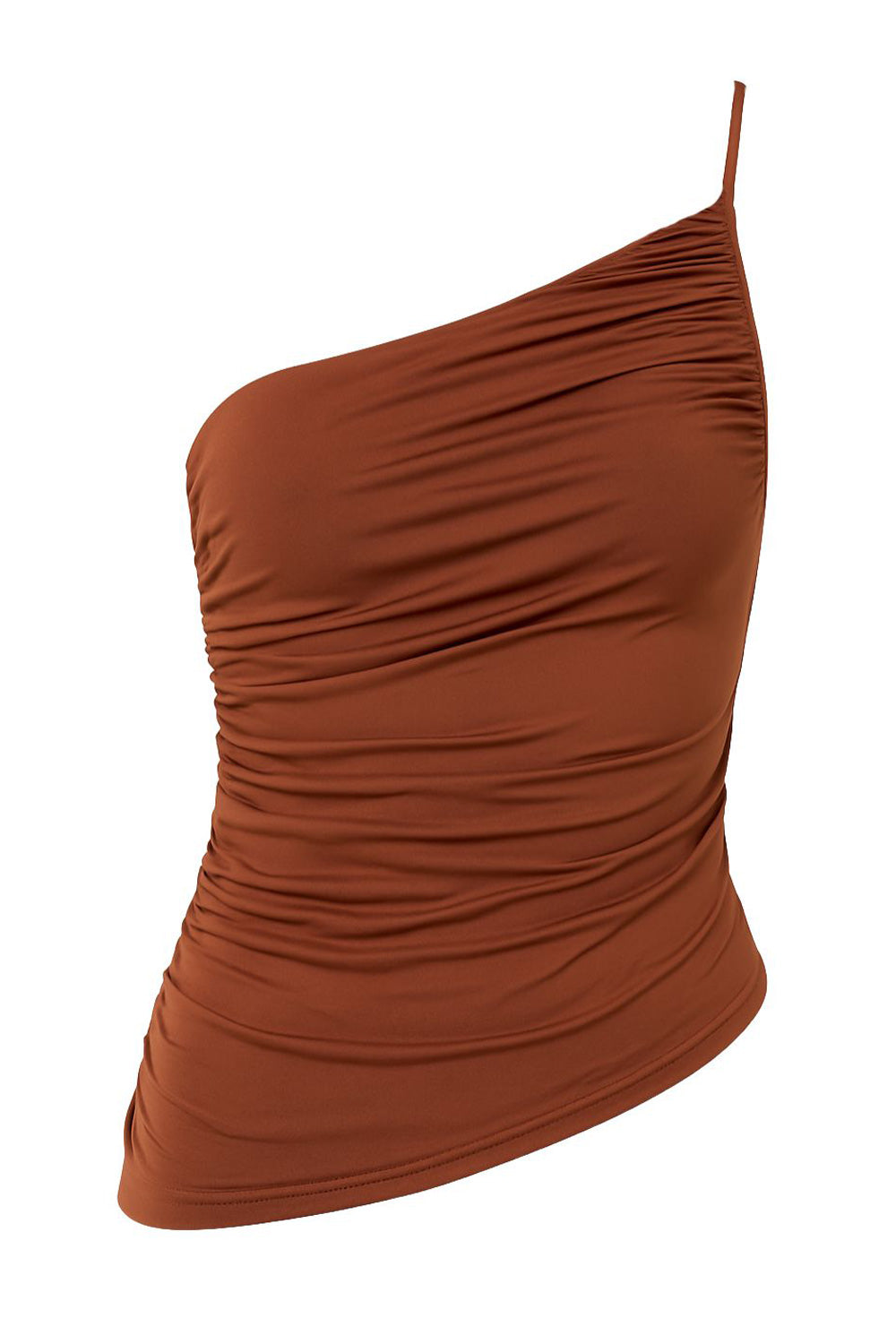 Top asimétrico de fit ajustado, escote diagonal, un tirante delgado, plisados en costados y bajo asimétrico diagonal.