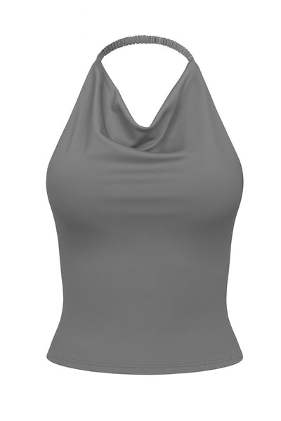 Top corto de cuello halter fluido, sin mangas, fit ajustado y escote en espalda.