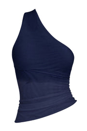 Top corto asimétrico de mesh, fit ajustado, un hombro, escote diagonal, sin mangas, detalles plisados en costado y bajo asimétrico con rib en borde.