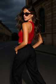 Top básico satinado de fit ajustado, sin mangas y cuello redondo.