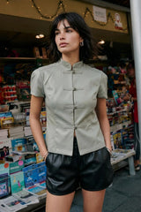 Short-sleeved mandarin collar top