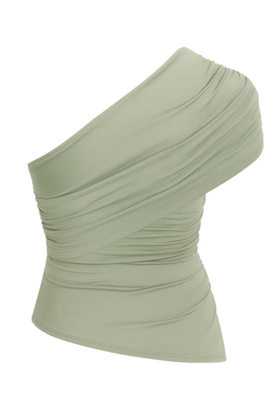 Top asimétrico de fit ajustado, escote diagonal con una manga corta seguida, hombro descubierto, plisados en hombro y costados.