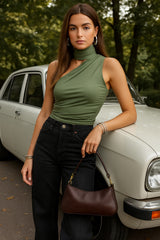 Top Nova asimétrico con choker