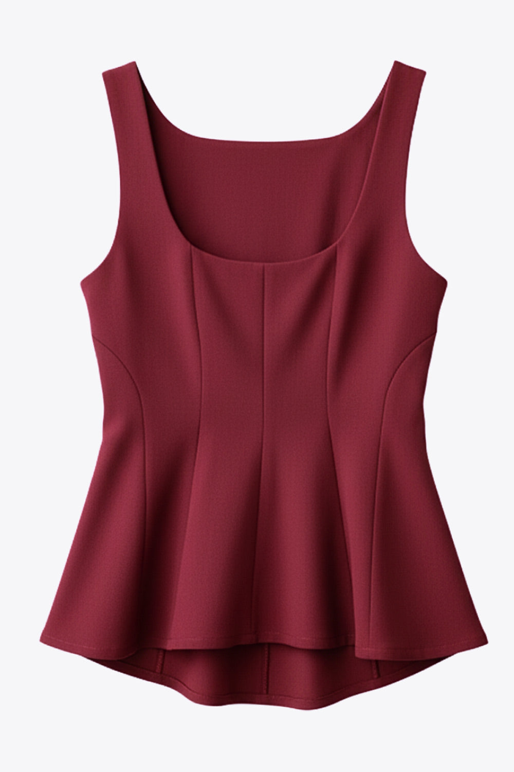 Top de fit ajustado, sin mangas, cuello barco, cortes frontales y peplum con olanes en bajo.