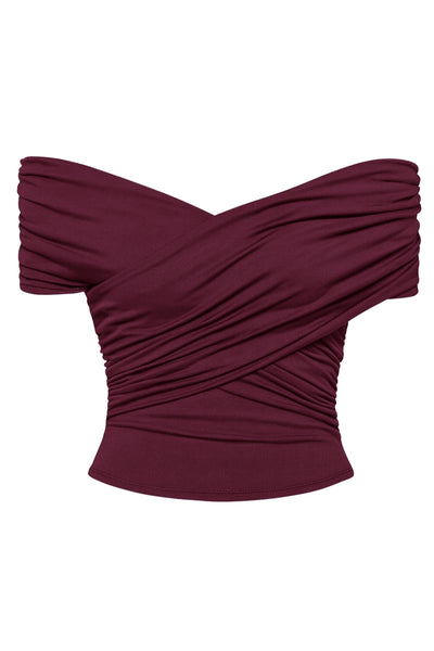 Top corto plisado de fit ajustado, escote v con cruce frontal, manga corta seguida, plisados en costados y hombros.