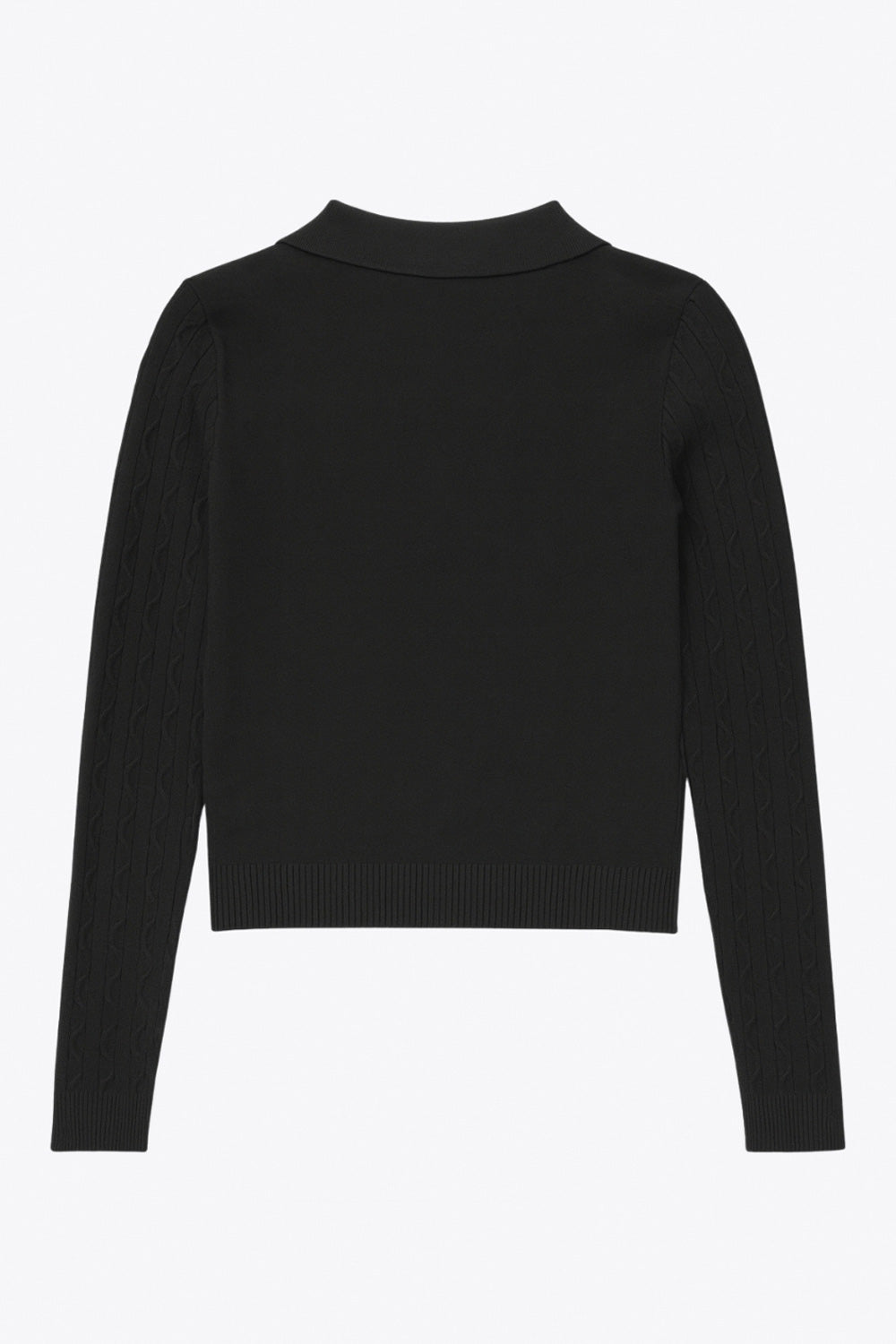 Top canalé de punto, fit ajustado, manga larga, cuello polo con botones, rib en bajo y puños. y escote v con cuello polo. Detalle de textura en tejido.