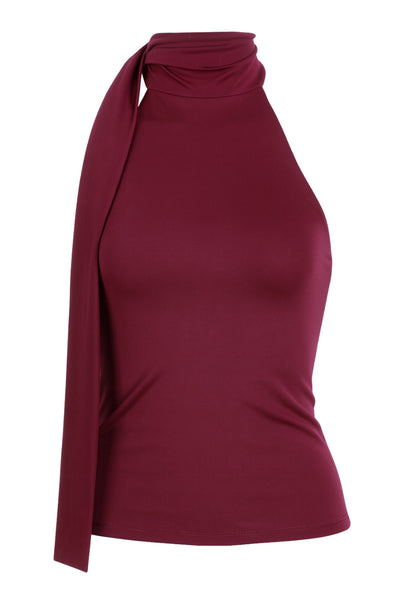 Top de fit ajustado, sin mangas, escote en espalda, cuello halter con plisados y nudo amarrable.