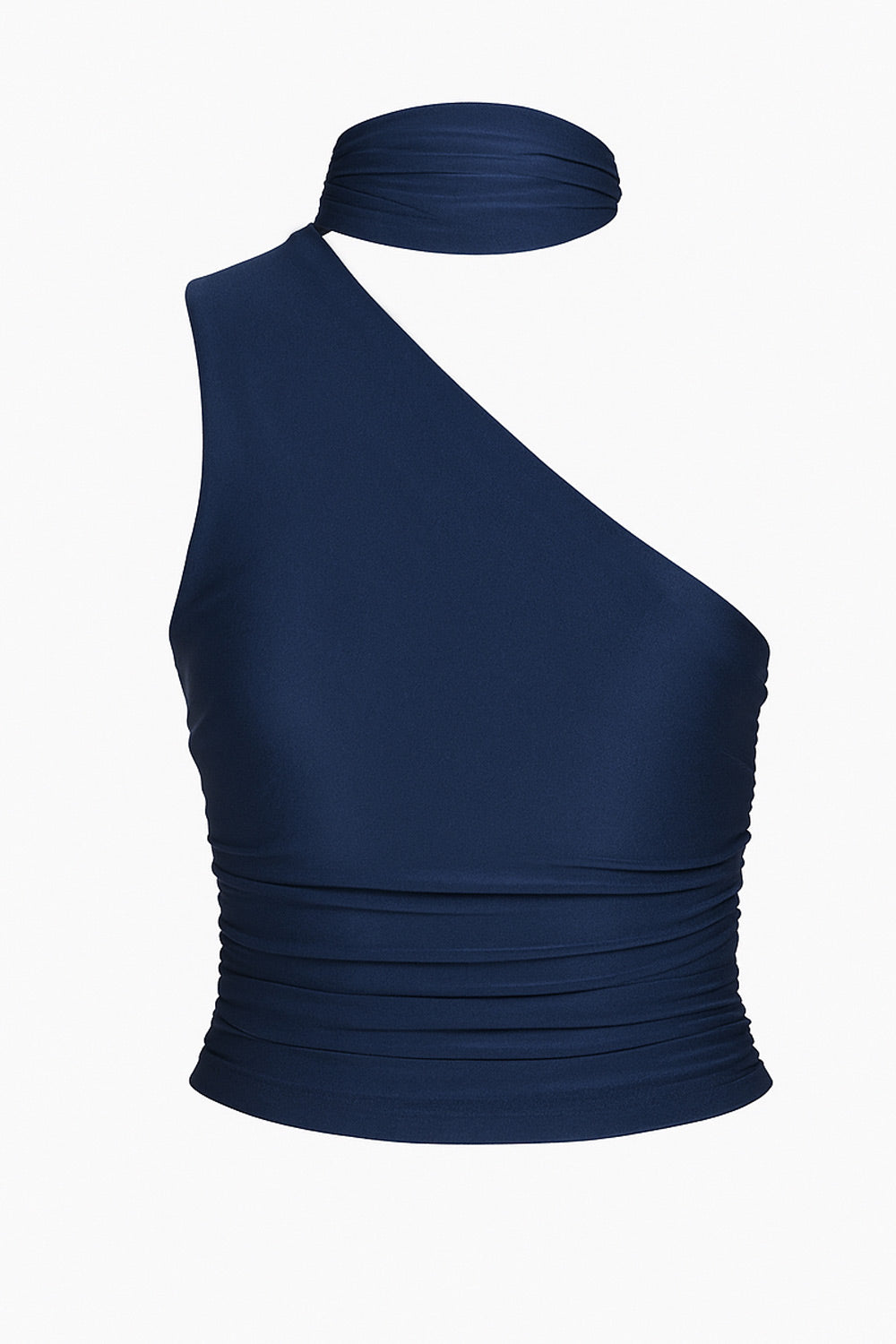 Top satinado asimétrico, de fit ajustado, detalles plisados laterales y en hombro, sin mangas, un hombro, escote diagonal y choker con plisados. Cierre posterior con botón y ojal.