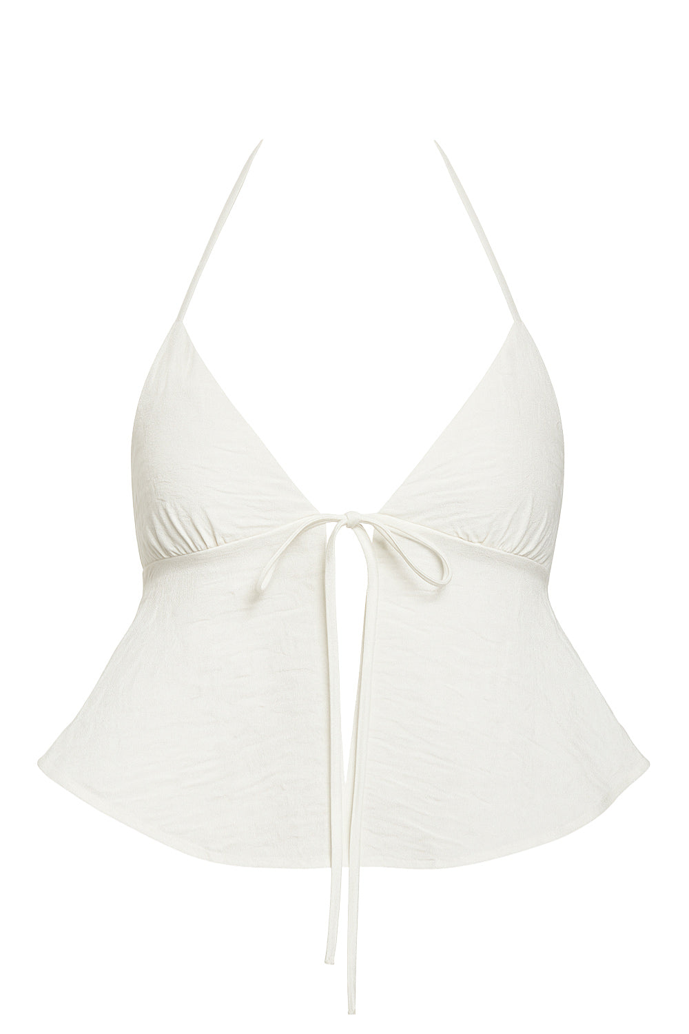 Top corto de escote v con lazo amarrable frontal, rib elástico en espalda, tirantes halter con lazo amarrable posterior y abertura frontal en bajo. Detalle de peplum olanes en bajo y textura en tejido.