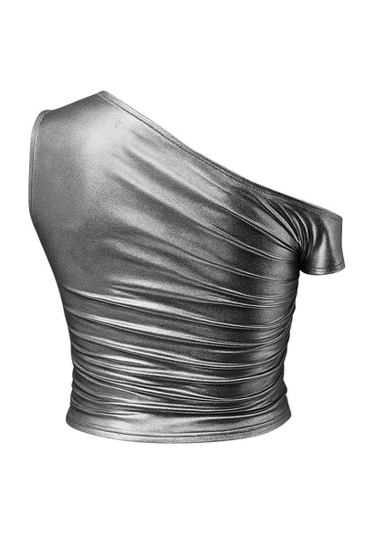 Top metálico asimétrico de fit ajustado, escote diagonal, una manga corta seguida con hombro descubierto, plisados en hombro y bajo frontal asimétrico. Detalle de plisados en costados.