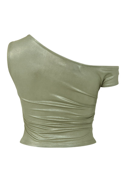 Top metálico asimétrico de fit ajustado, escote diagonal, una manga corta seguida con hombro descubierto, plisados en hombro y bajo frontal asimétrico. Detalle de plisados en costados.