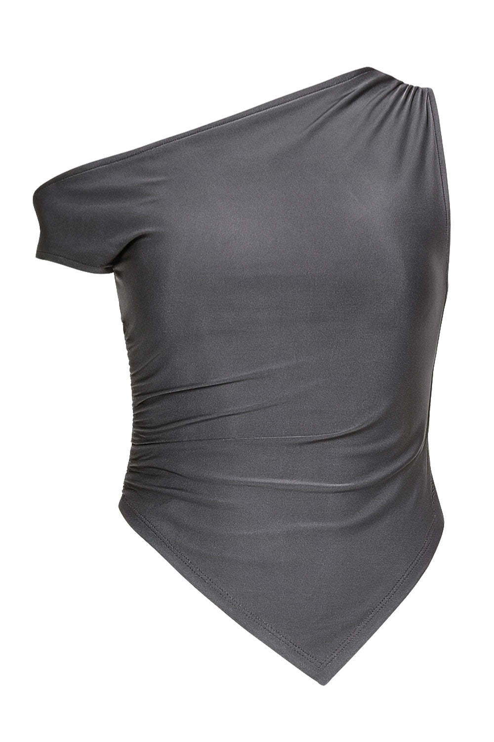 Top ajustado satinado asimétrico de escote diagonal, una manga corta seguida con hombro descubierto, plisados en hombro y bajo frontal asimétrico. Detalle de plisados en costados.