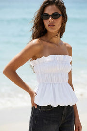 Top strapless con peplum globo, fit ajustado, escote recto con rib elástico y olanes en borde, plisados con rib elástico en cintura y bajo con acabado en volumen.