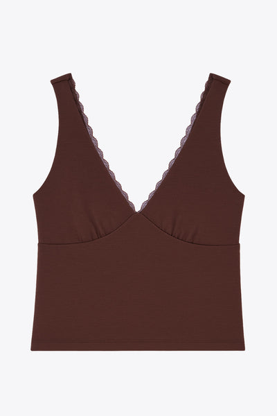 Top de fit ajustado, escote v con encaje en bordes, cortes frontales decorativos con plisados, sin mangas y detalle de textura en tejido.