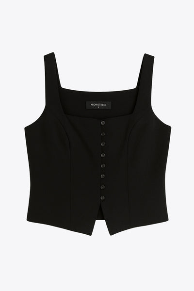 Top corto ajustado, sin mangas, de escote cuadrado, bajo frontal con abetura y hilera de botones en contraste.