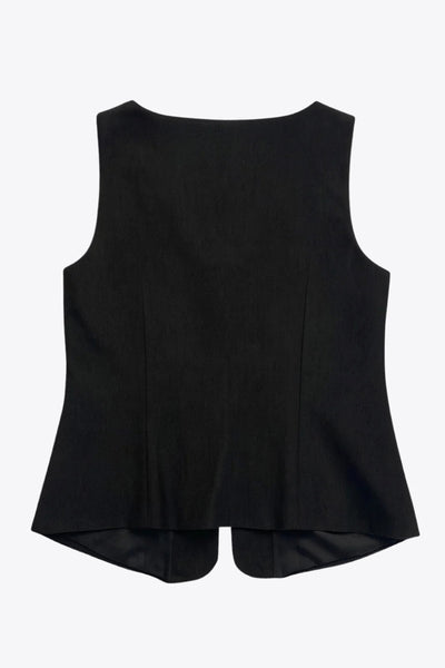 Top sin mangas de escote cuadrado, fit ajustado, pinzas con costuras decorativas y cierre frontal con cremallera visible en contraste.