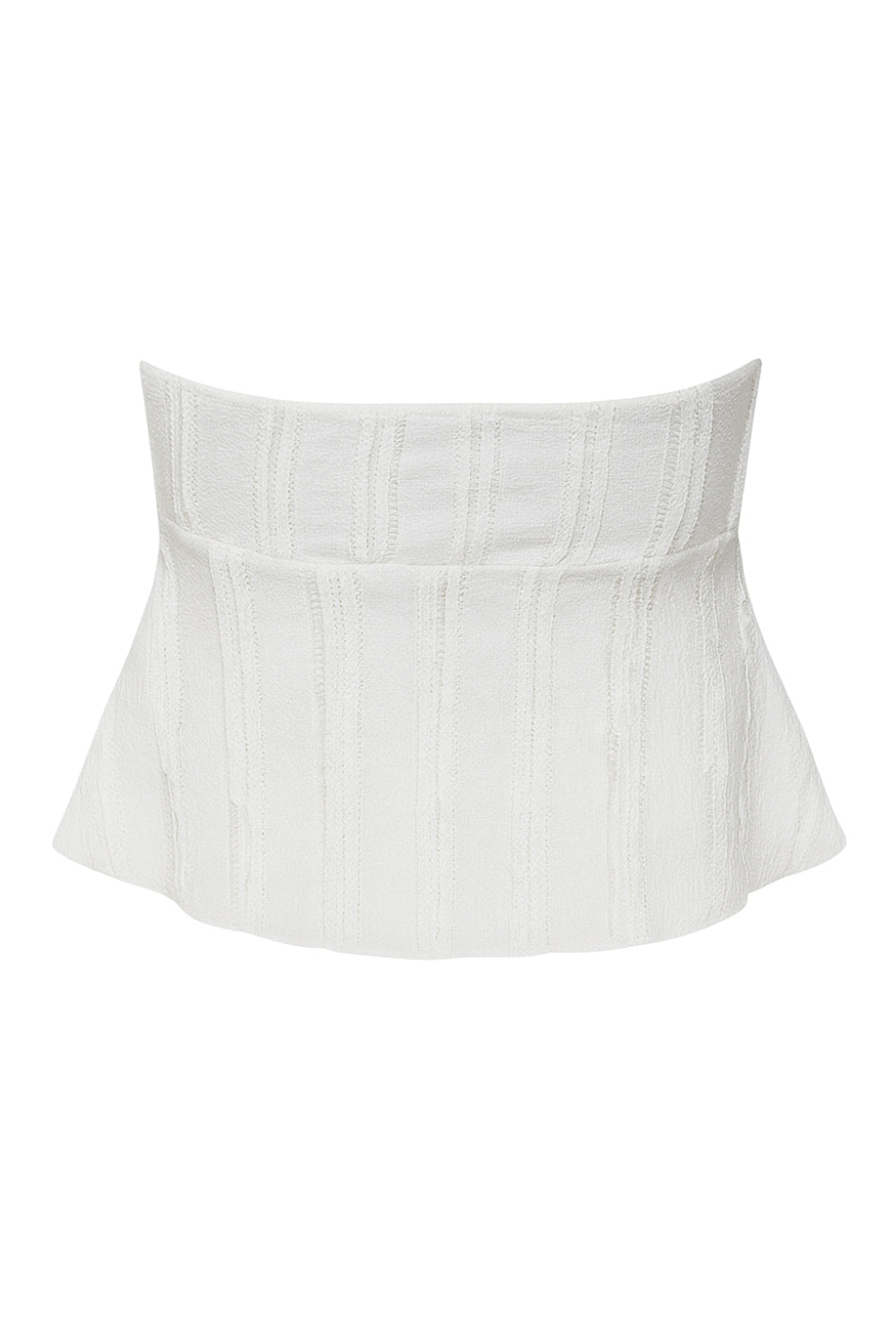 Top tubo, tejido texturizado con líneas verticales, recogido central con cordon largo ajustable, caida fluida asimetrica.