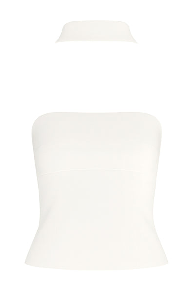 Top tubo de fit ajustado, escote recto, plisados en costados y detalle decorativo posterior de choker.