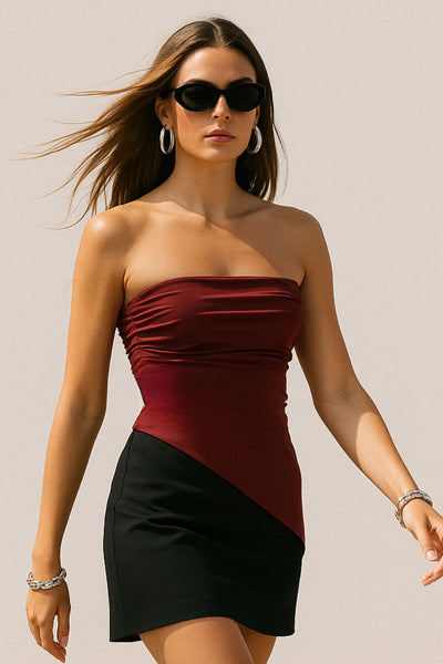 Top tubo de fit ajustado, escote recto con detalles plisados laterales y bajo diagonal asimétrico con rib en borde.