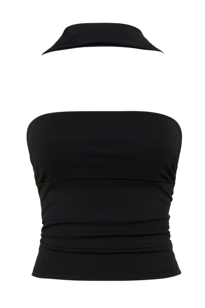 Top tubo de fit ajustado, escote recto, plisados en costados y detalle decorativo posterior de choker.