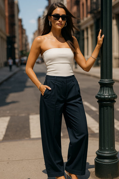 Top tubo de fit recto, strapless, escote recto con doblez decorativo en borde y detalle de abertura lateral en bajo con cremallera decorativa en contraste.