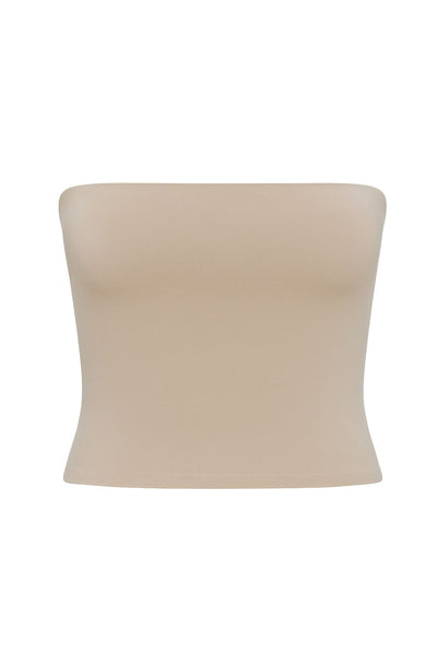 Top tubo de fit ajustado y escote recto.