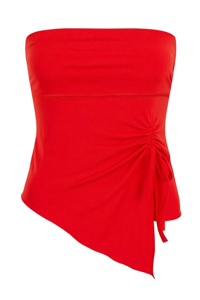 Top tubo de fit ajustado, escote recto con plisados en costados, bajo frontal asimétrico con rib rizado en borde, abertura con jareta frontal ajustable y plisados decorativos.