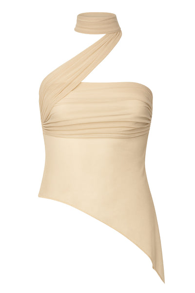 Top tubo de mesh, fit ajustado, escote recto con detalles plisados laterales y bajo diagonal asimétrico con rib rizado en borde. Detalle de choker cruzado.